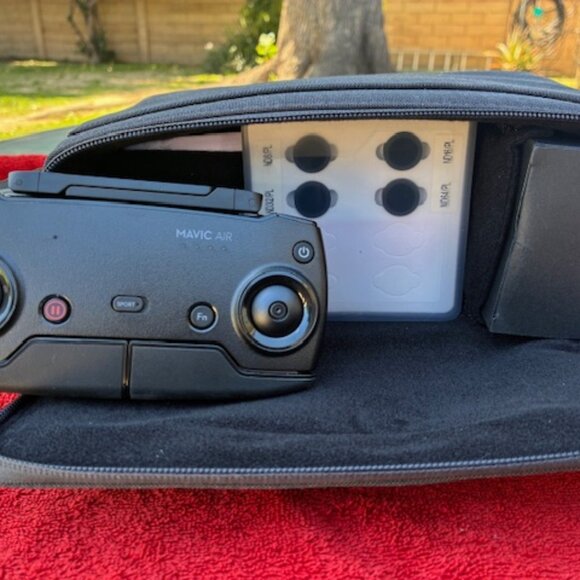 DJI Mavic Air Fly More Combo Arctic White with 2 batteries and extra 6 propels - Picture 7 of 16